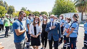 Başkan Soyer Büyükşehir çalışanlarıyla bayramlaştı