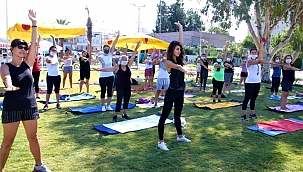 Doğanın kalbinde pilates etkinliği