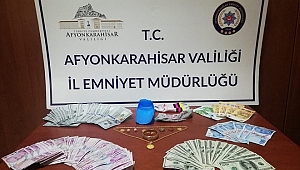 İki evden yüklü miktarda para çaldıkları öne sürülen 4 şüpheli yakalandı