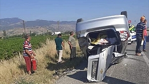 İki otomobil devrildi: 5 yaralı