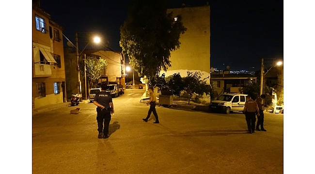 İzmir'de bıçaklı kavga: 2 yaralı