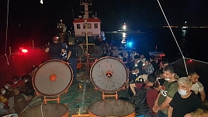 İzmir'de bir gemide 276 sığınmacı yakalandı