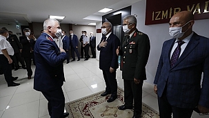 İzmir Valiliğinde bayramlaşma töreni