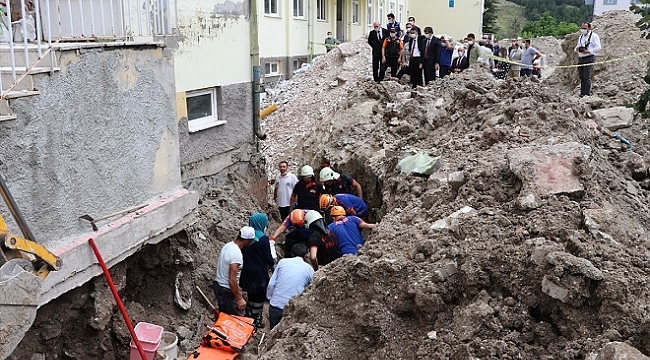 Kütahya'da toprak altında kalan 2 işçi kurtarıldı