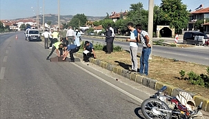 Manisa'da motosiklet yayaya çarptı: 2 yaralı