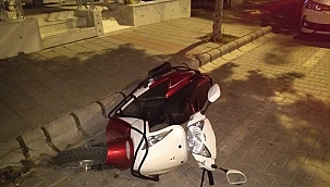 Otomobile çarpan motosiklet sürücüsü yaralandı