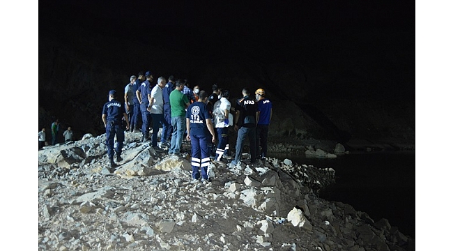 Serinlemek için gölete giren genç boğuldu