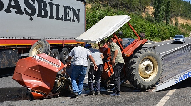 Traktör, otomobil ve tankerin karıştığı kazada 4 kişi yaralandı