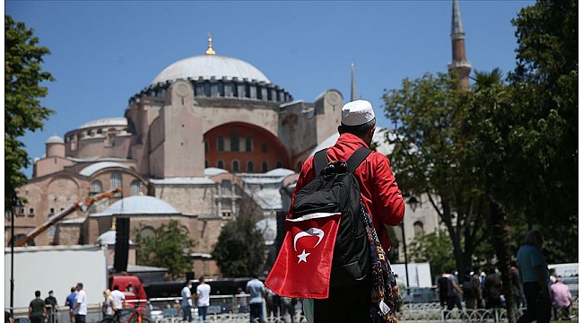 Türkiye'nin dört bir tarafından Ayasofya Camisi'nde namaz kılmak için geldiler