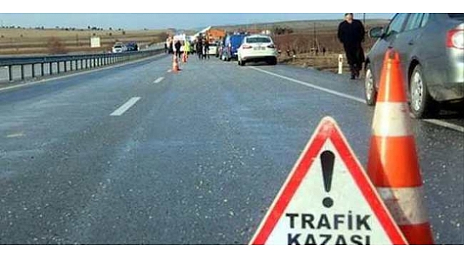 Uşak'ta bariyerlere çarpan araçtaki 3 kişi öldü,