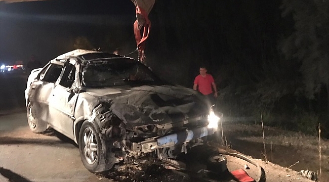 Afyonkarahisar&#039;da otomobil devrildi: 2 ölü, 4 yaralı