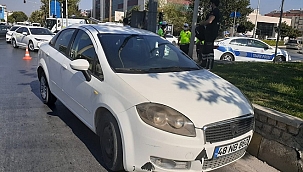 Aydın'da refüje çarpan otomobilin sürücüsü yaralandı