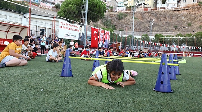 Bayraklılı çocuklar hem spor yaptı, hem eğlendi