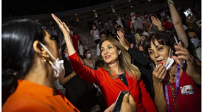 CHP Kadın Kolları Genel Başkanlığına Aylin Nazlıaka seçildi