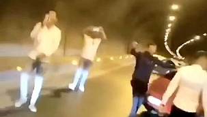 Düğün konvoyundakiler tünelde durup, oynadı