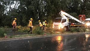 Ege Bölgesi'nde kuvvetli yağış ve fırtına etkili oldu