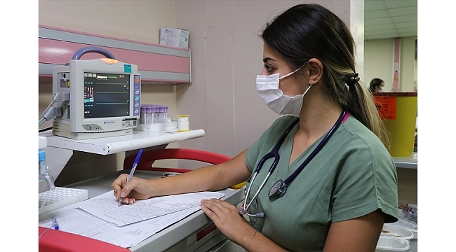 "Fedakar sağlık çalışanları, vaka sayılarındaki artışı üzüntüyle izliyor -