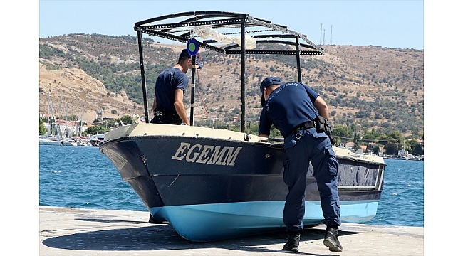 Foça'da batan tekne çıkartıldı