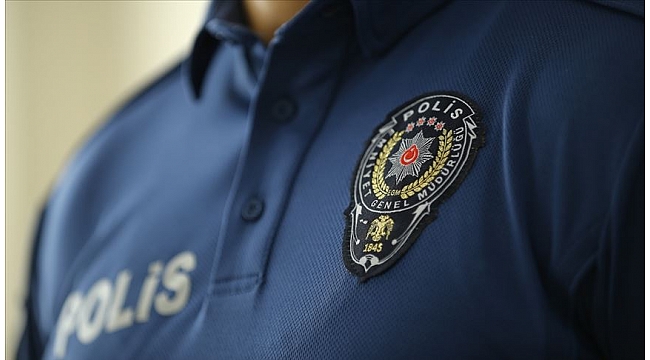 Görevlerinden uzaklaştırılan polislere sosyal medyadan destek