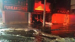 İZMİR Çıkan yangında kozmetik ürünleri kullanılamaz hale geldi