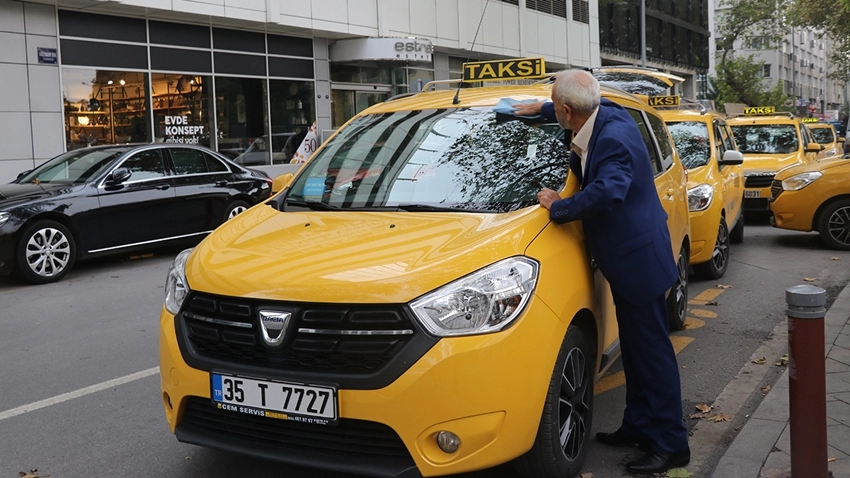 İzmir'de taksi ücretlerine zam yapıldı