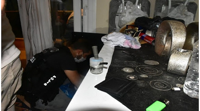 İzmir'de uyuşturucu satıcılarına yönelik "şafak" operasyonu