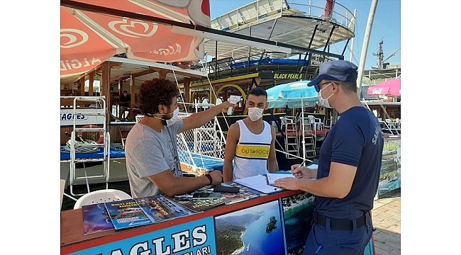 Kuşadası'nda 8 tur aracına ceza uygulandı