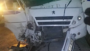 Manisa'da işçi servisleri çarpıştı: 12 yaralı