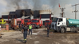 Manisa'da mobilya fabrikasında çıkan yangın söndürüldü