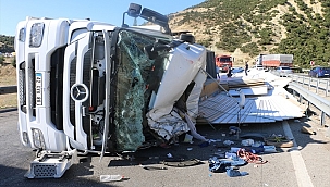 Manisa'da tır devrildi: 1 yaralı