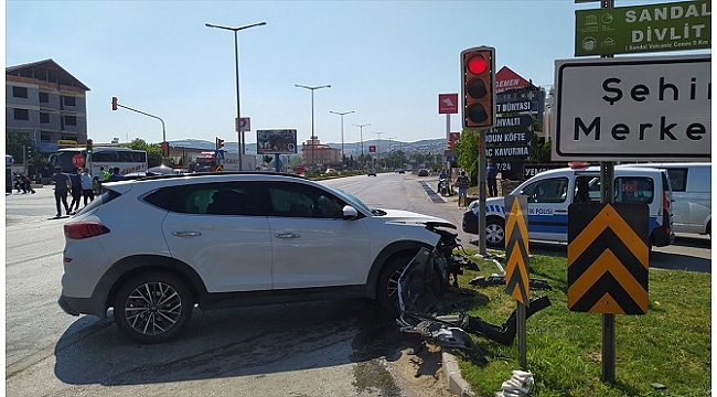 Manisa'da trafik kazası: 3 yaralı