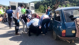 Otomobil ile motosiklet çarpıştı: 2 ölü, 2 yaralı