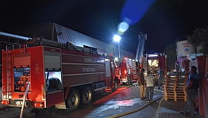 Otomotiv fabrikasında çıkan yangın söndürüldü