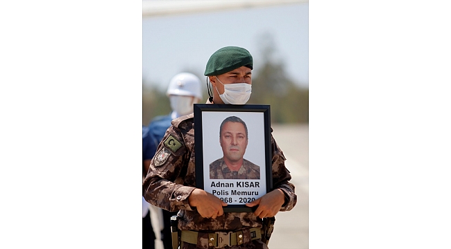 Şehit Polis Toprağa Verildi