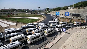Servisciler yol kapattı