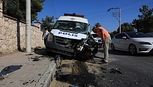 Trafik kazasında 2'si polis 3 kişi yaralandı