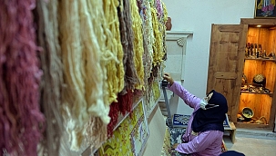 Uşak halısı, tarihi konakta yeniden hayat buldu