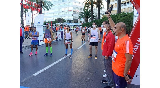 9 Eylül İzmir Yarı Maratonu koşuldu