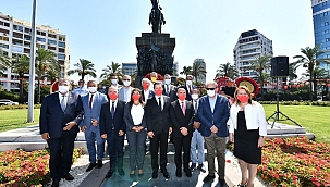 Başkan Soyer CHP’nin 9 Eylül törenine katıldı