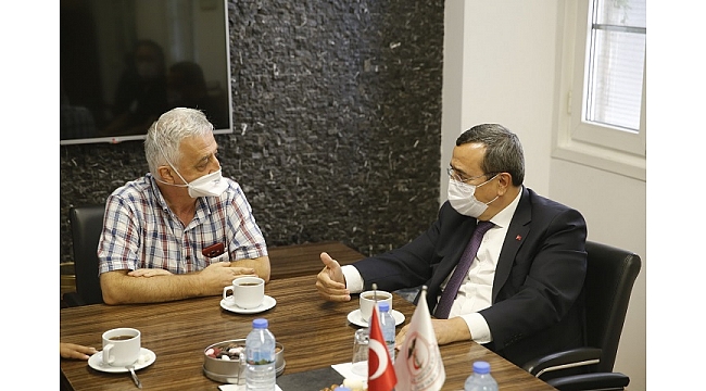 Batur: Sağlık çalışanlarımızın yanındayız