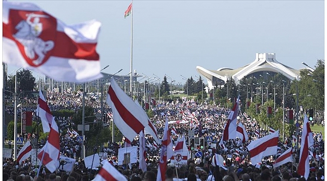 Belarus’ta protestolar Cumhurbaşkanlığı Sarayı önünde sürdü