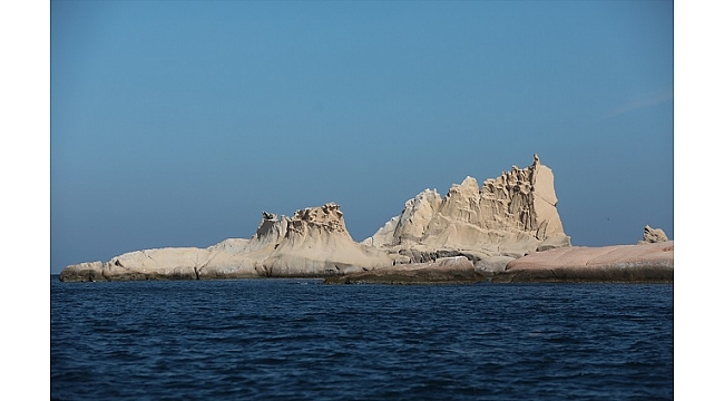 &quot;Denizin peribacaları&quot; görenleri büyülüyor