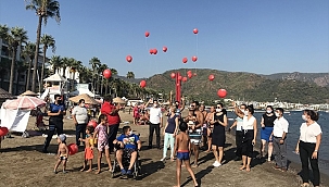 DMD hastalığı farkındalığı için plajda balon uçuruldu