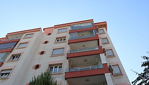 İzmir'de eşini bıçakla öldüren kişi intihar etti