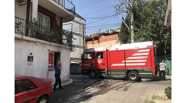 İzmir'de eşiyle tartışan kişi evinde yangın çıkardı