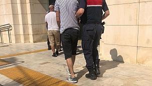 İzmir'de hırsızlık şüphelisi 4 kişi yakalandı