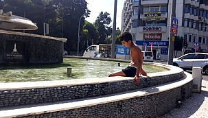 İzmir'de sıcaktan bunalan çocukların tehlikeli oyunu