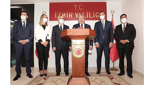 "İzmir Milli Mücadele'de sembol, bayrak bir şehrimiz"