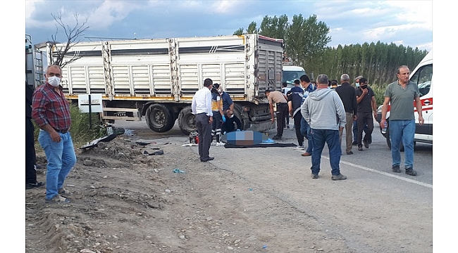 Kütahya'da kamyonla çarpışan motosikletin sürücüsü öldü