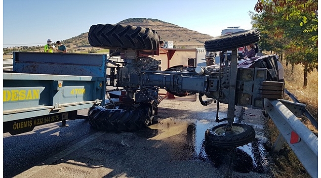 Manisa'da traktör ile otomobil çarpıştı: 1 ölü, 1 yaralı